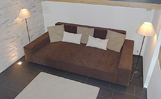 Auftrag: Sofa nach Mass fr die ganze Familie anfertigen. Neu polstern und neu beziehen mit hochwertigen und langlebigen Materialien.